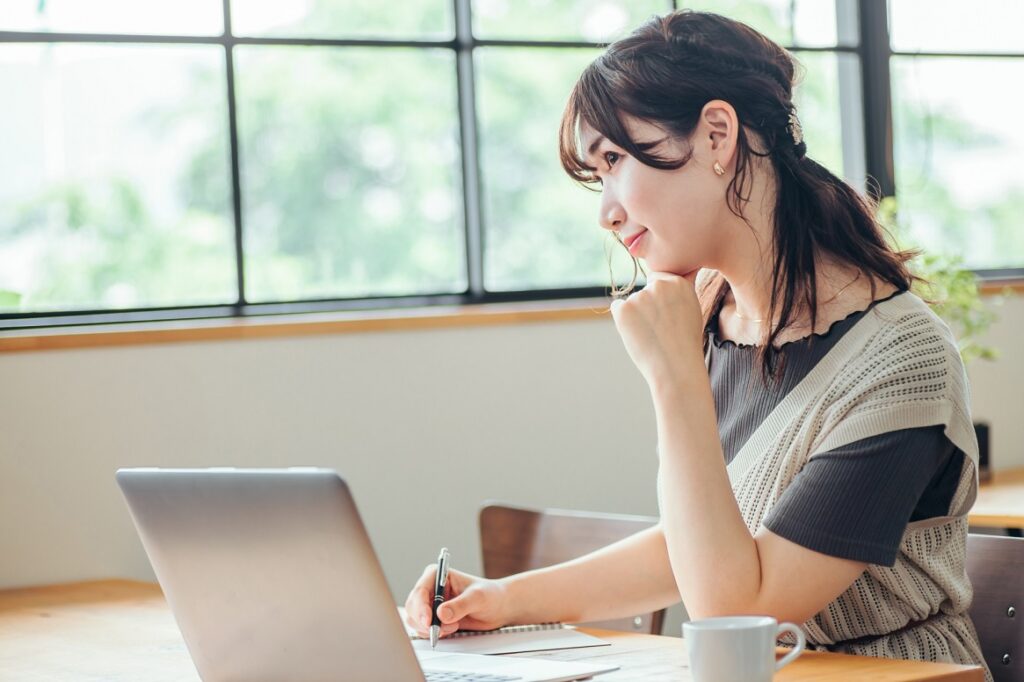 dau-hieu-bi-cho-nghi-viec