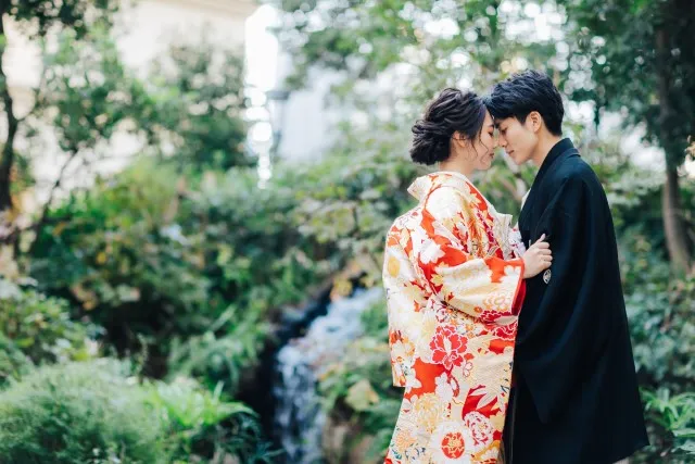 dam-cuoi-o-nhat-chi-phi